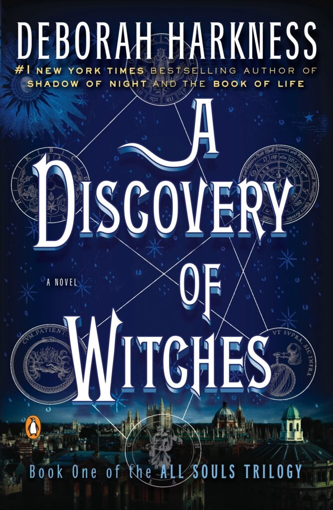 A Discovery of Witches de Deborah Harkness : Une sorcière et un vampire s’unissent pour déverrouiller des secrets millénaires cachés dans un manuscrit ancien. (Fantasy / Romance paranormale / Historique).