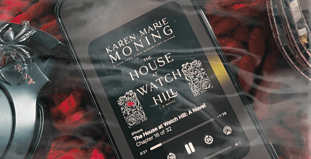 "The House at Watch Hill" de Karen Marie Moning, livre du book club Deliciously Home pour le mois d'octobre 2024, tiré de la sélection "Envies de lire : 6 lectures halloweenesques pour cet automne". Critique sans spoiler.