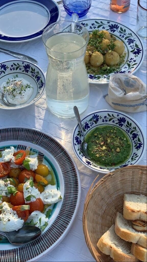 bleu grec mediterraneen decoration deliciouslyhome dinner ambiance bleu grec mediterraneen decoration deliciouslyhome dinner ambiance - Deliciously Home