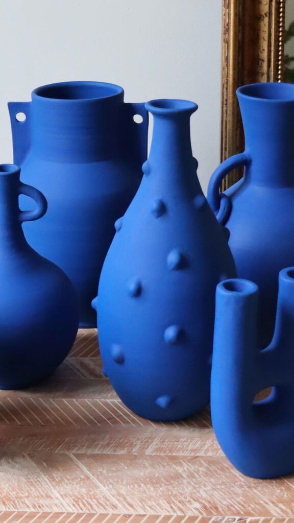 bleu grec mediterraneen decoration deliciouslyhome vases bleu grec mediterraneen decoration deliciouslyhome vases - Deliciously Home