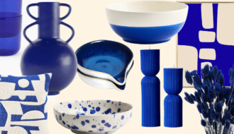 Décoration intérieure en bleu Égéen : sélection d’objets design et artisanaux aux teintes méditerranéennes pour une ambiance estivale apaisante.
