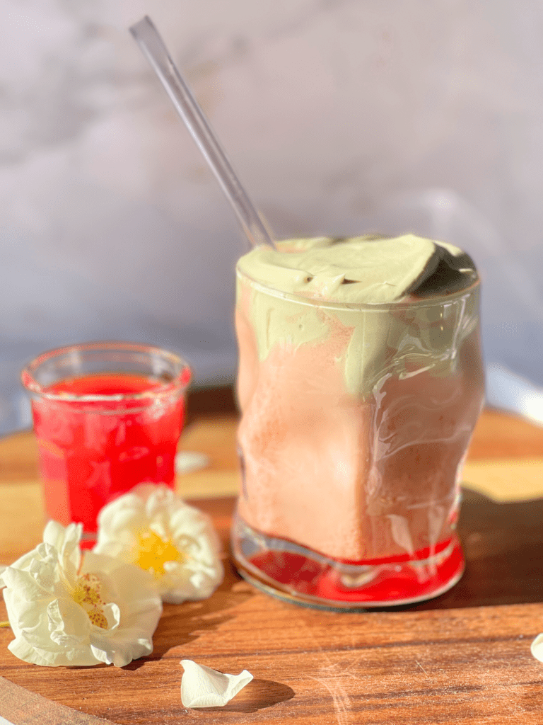 latte fraise nuage matcha deliciouslyhome article1 latte fraise nuage matcha deliciouslyhome article1 - Deliciously Home