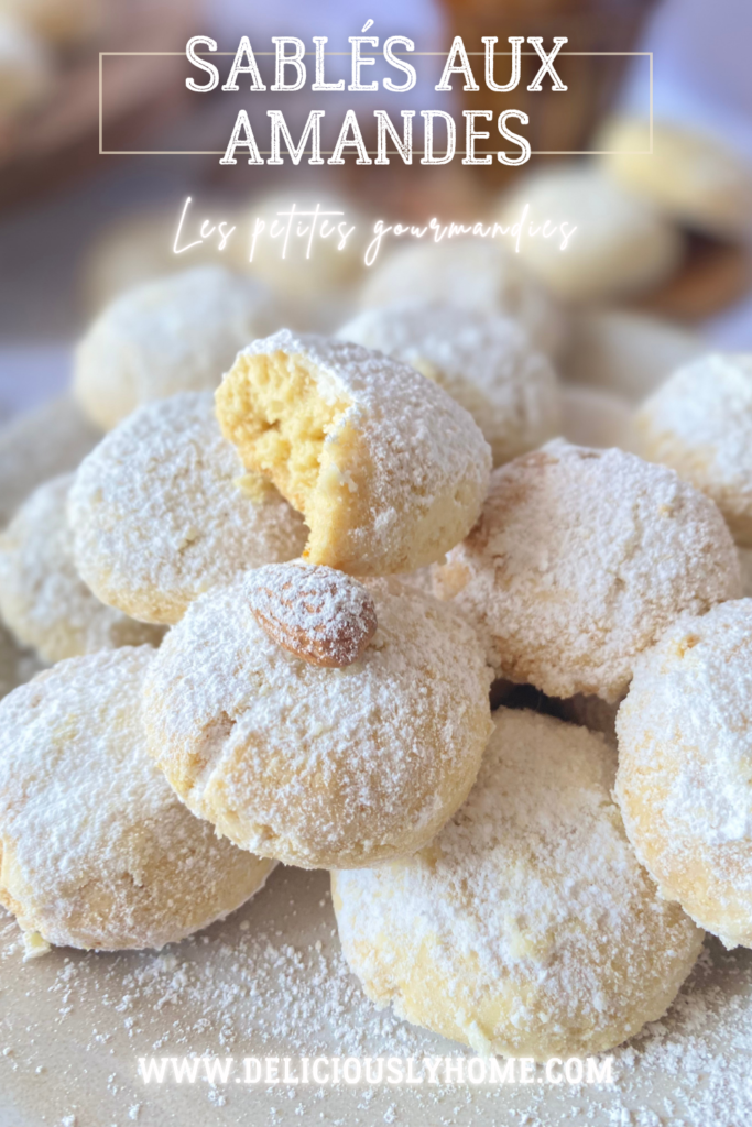 Sablés aux amandes, biscuits grecs festifs faciles à faire, à retrouver sur deliciouslyhome.com