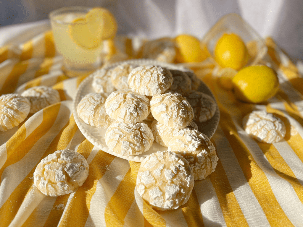 biscuits craqueles citron deliciouslyhome article1 Biscuits craquelés au citron sans gluten, pensés pour l’anniversaire de Lili et sur Deliciously Home à partir d’une recette de The Loopy Whisk.