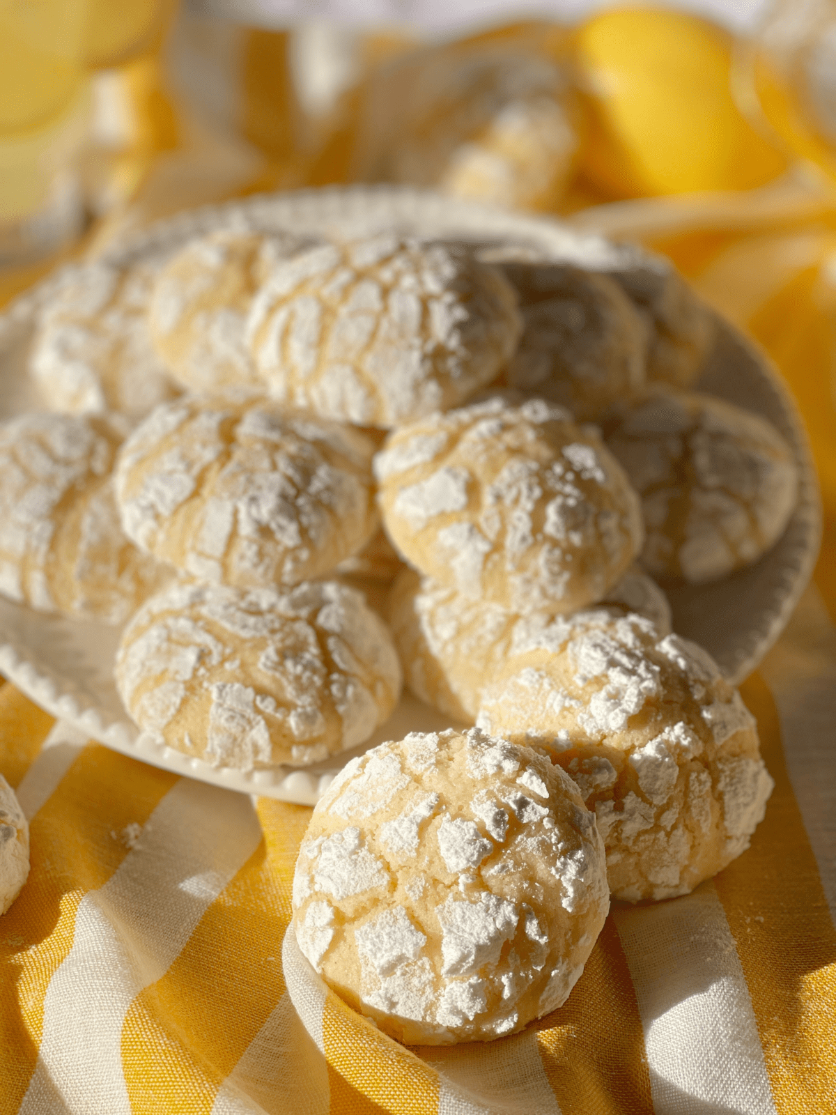 biscuits craqueles citron deliciouslyhome article2 Recette sans gluten adaptée par Deliciously Home : biscuits craquelés au citron préparés pour un goûter d’anniversaire sur mesure.