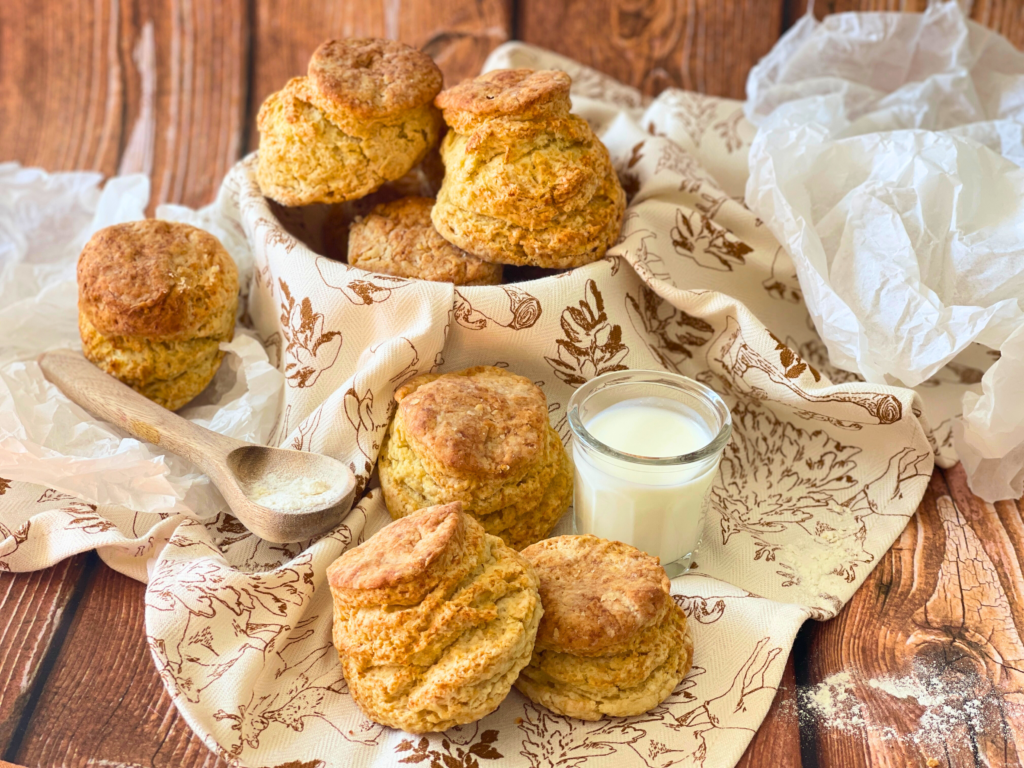 Recette authentique de buttermilk biscuits à découvrir sur Deliciously Home