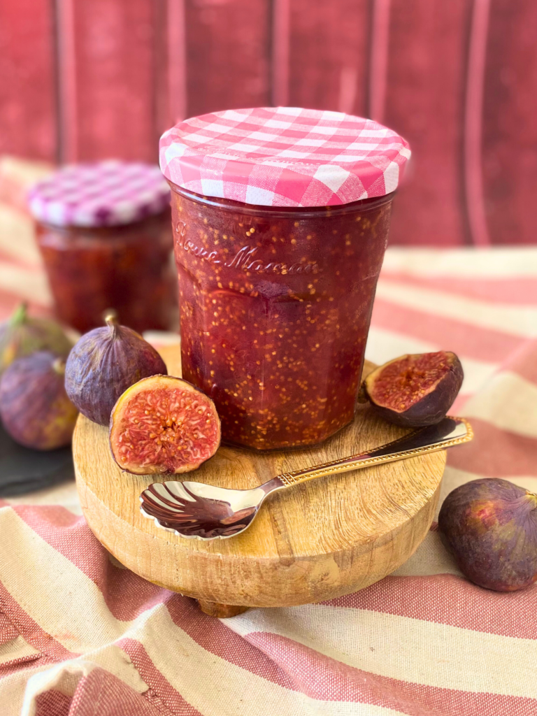 confiture figue sureau deliciouslyhome article1 Confiture maison de figues au sirop de sureau dans un pot Bonne Maman — recette à découvrir sur www.deliciouslyhome.com