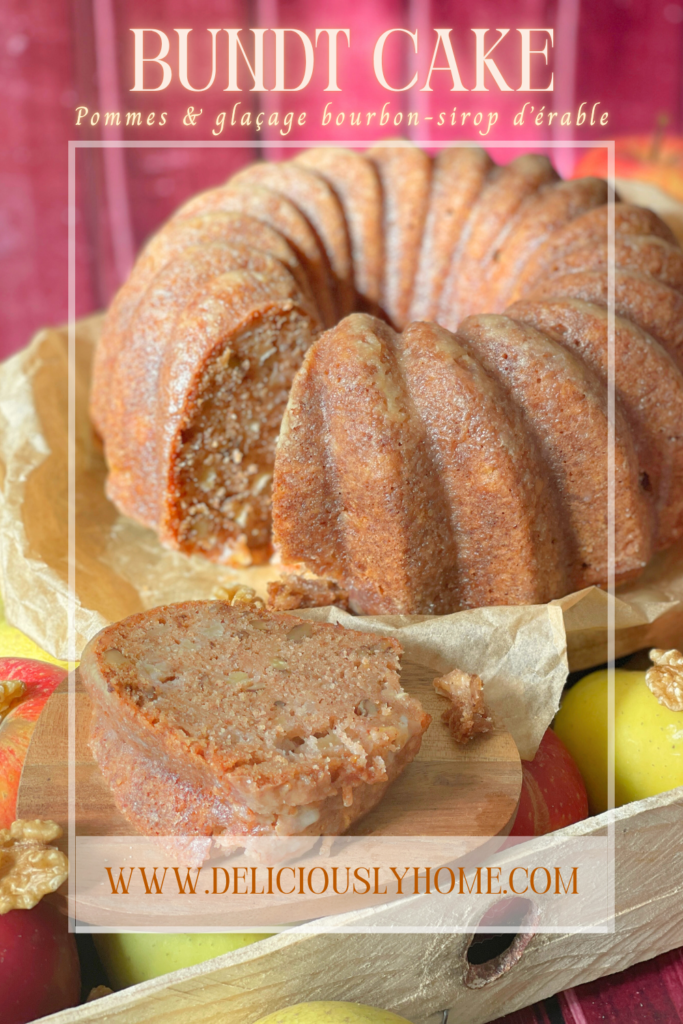 Bundt cake pommes et glaçage bourbon-sirop d’érable – recette d’automne par Deliciously Home.