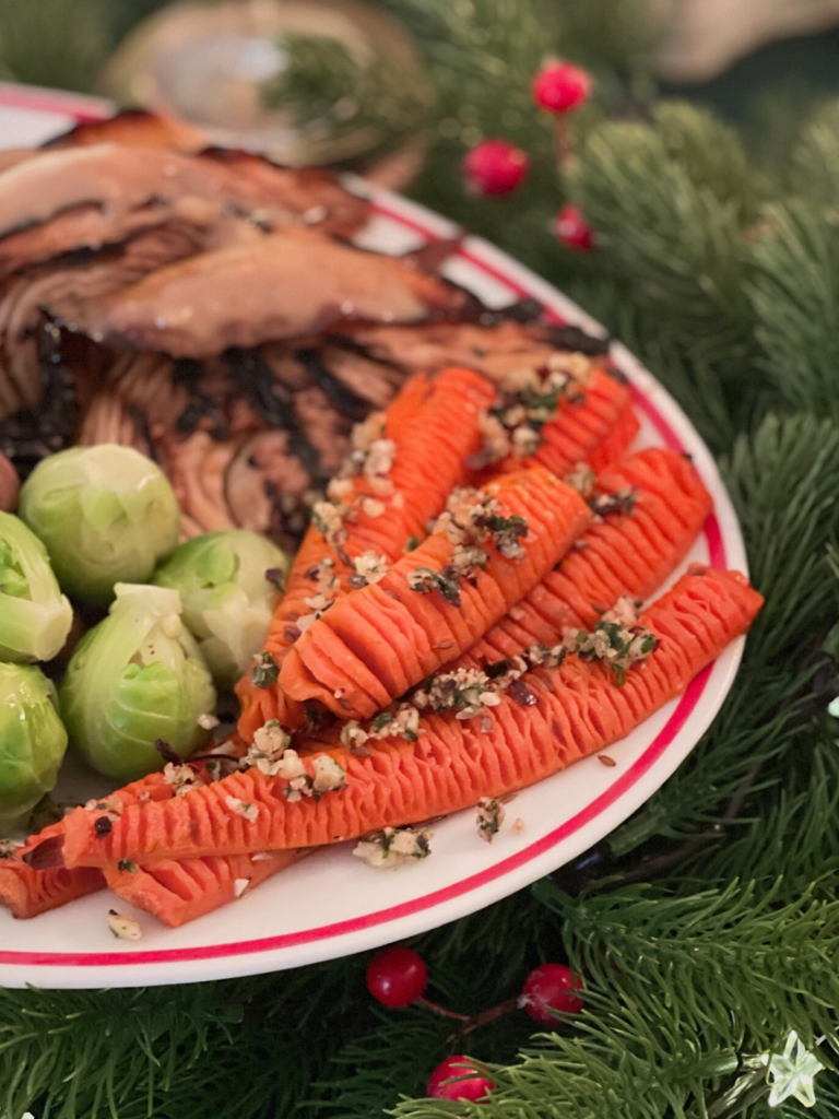 assiette vegetarienne noel deliciouslyhome article3 Assiette végétarienne de fêtes avec légumes de saison cuisinés avec soin, une proposition festive et gourmande du blog Deliciously Home.