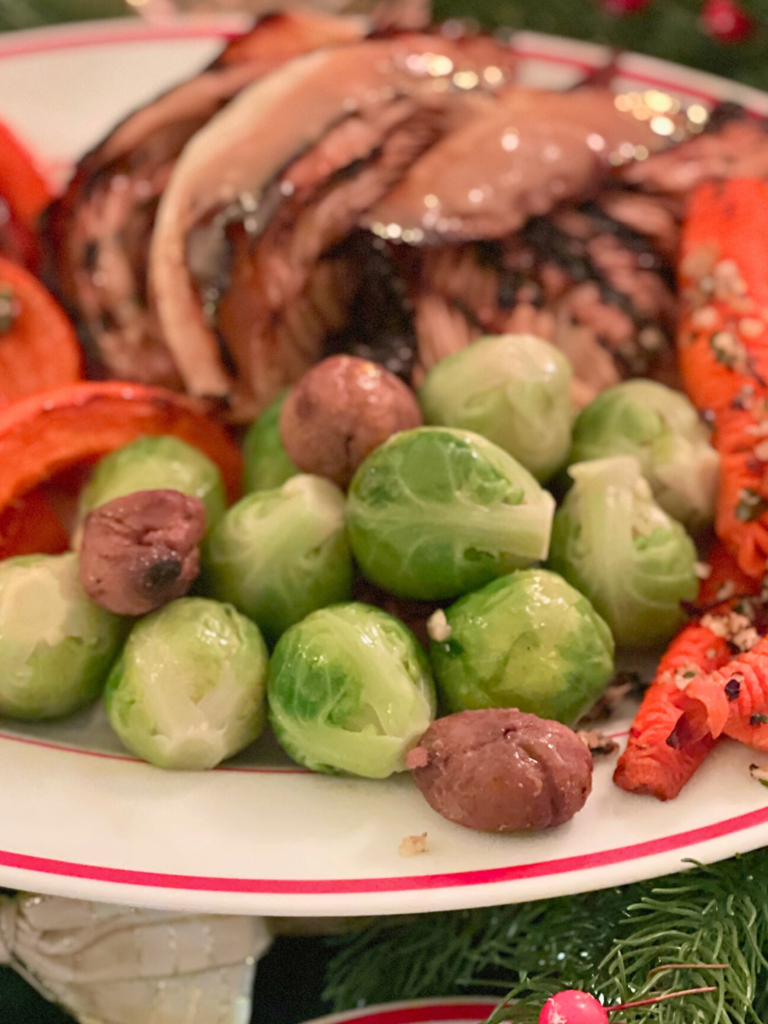 assiette vegetarienne noel deliciouslyhome article4 Légumes de saison pensés pour les repas de fête, une assiette végétarienne festive signée Deliciously Home.