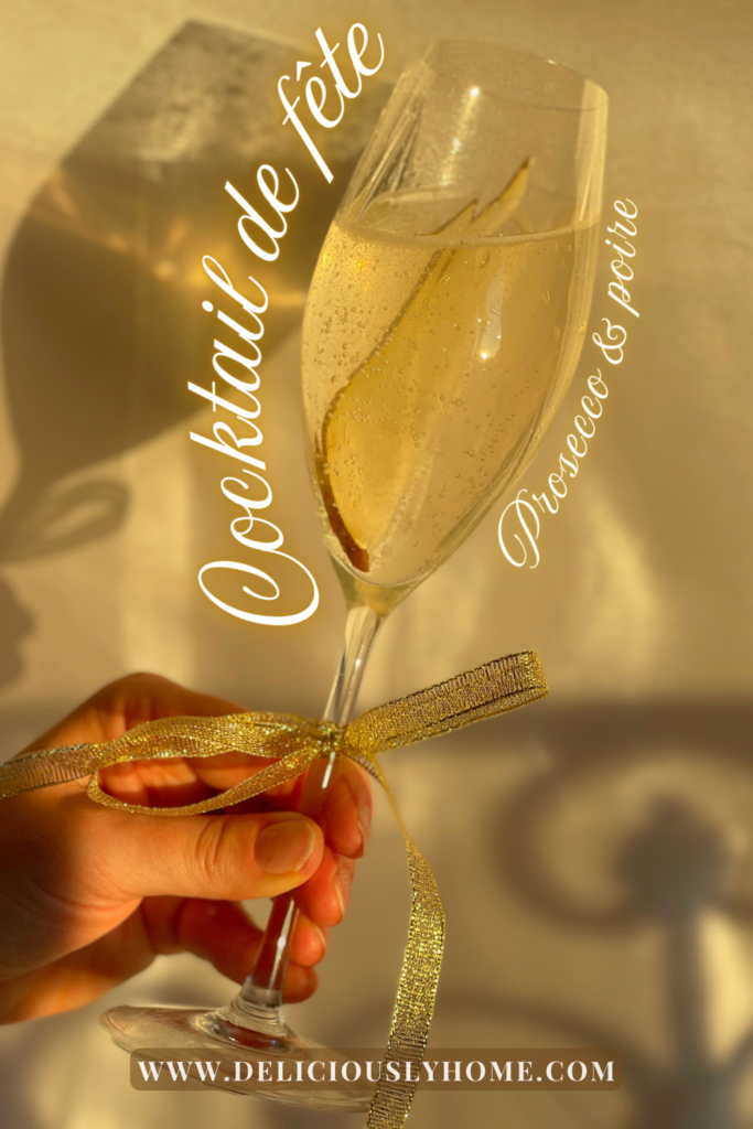 Cocktail de fête poire-Prosecco, une idée pétillante pour les fêtes sur Deliciously Home.