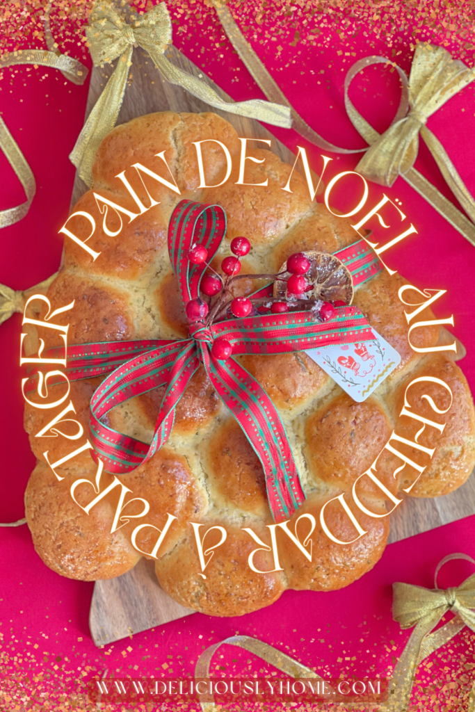 Pain sapin de Noël à partager, au cheddar et aux courgettes, recette festive et simple proposée par Deliciously Home.