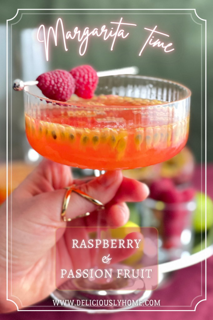 Margarita au fruit de la passion et à la framboise, un cocktail à retrouver dans l’article de Deliciously Home.