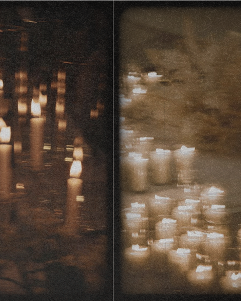 Composition visuelle de bougies allumées disposées au sol et sur des surfaces réfléchissantes, avec effets de flou et lumière tamisée, créant une ambiance hivernale sombre et chaleureuse.