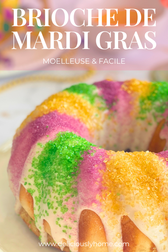 Le carnaval démarre 🎭✨Impossible de ne pas préparer la brioche iconique de La Nouvelle-Orléans : le Mardi Gras King Cake.Une brioche moelleuse, roulée à la cannelle, couronnée d’un glaçage violet, vert et or 💜💚💛Tous les détails de notre recette vous attendent sur www.deliciouslyhome.com 😘.