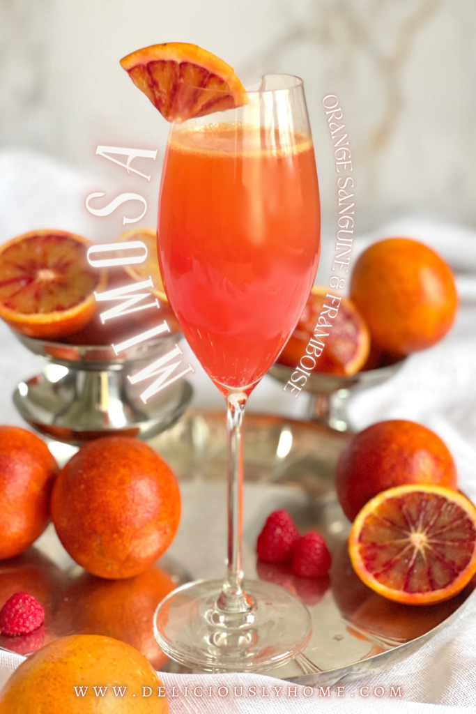 Cocktail mimosa mêlant orange sanguine et sirop de framboise, pensé pour accompagner un brunch, disponible sur Deliciously Home.