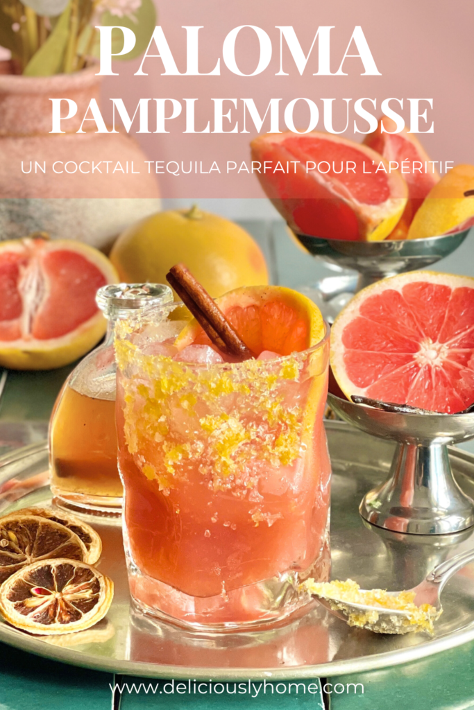 Cocktail paloma rosé au pamplemousse et tequila sur une table de printemps : recette Deliciously Home