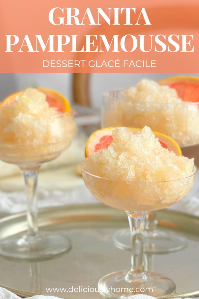 Granita pamplemousse maison à la texture cristalline, dessert glacé facile à préparer, recette détaillée sur le blog Deliciously Home.