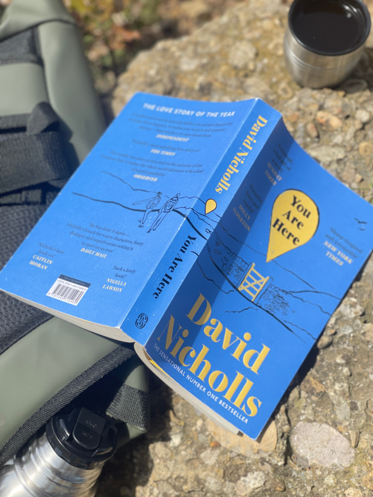 lecture fiction you are here david nicholls deliciouslyhome article2 Lecture en plein air du roman You Are Here de David Nicholls, posé devant un chemin ensoleillé – ambiance lecture Deliciously Home