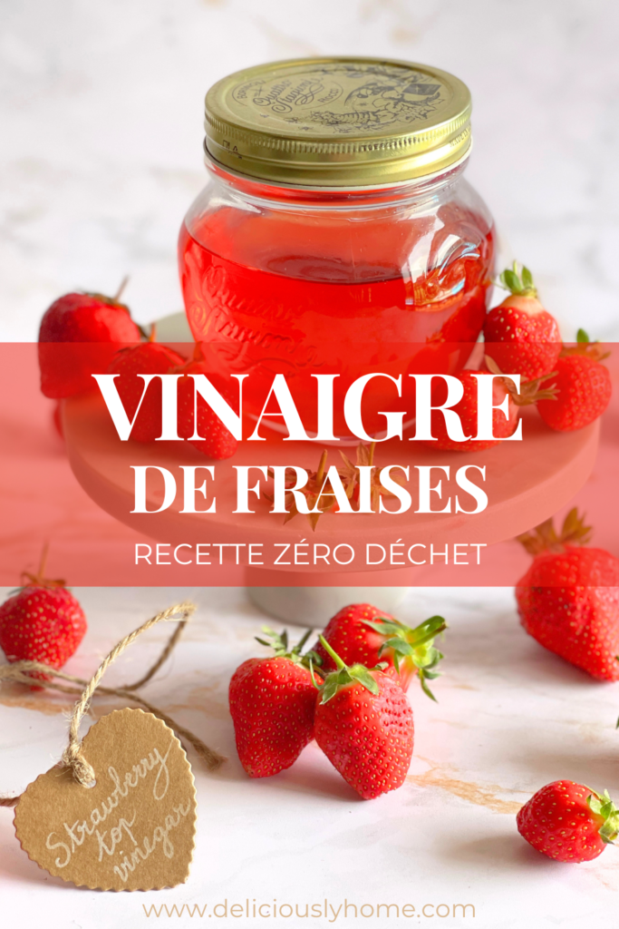 Recette Deliciously Home de vinaigre de parures de fraises maison, réalisée à partir des parties coupées des fraises. Une méthode simple de fermentation naturelle pour transformer des restes de fruits en vinaigre aromatique, idéale en cuisine zéro déchet.