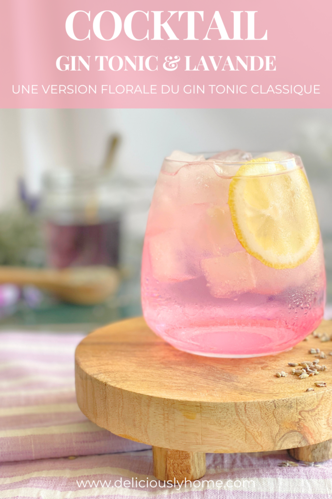 Gin tonic à la lavande préparé avec un sirop maison et du citron frais. Un cocktail élégant et rafraîchissant imaginé par Deliciously Home pour les soirées d’été.