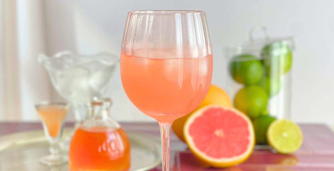 homepage cocktail aperitif rose pamplemousse deliciouslyhome Cocktail rosé pamplemousse maison pour les apéritifs d’été sur Deliciously Home.