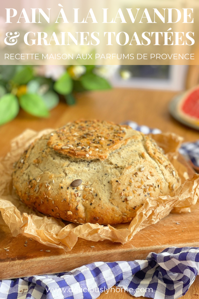 Recette de pain à la lavande et graines toastées signée Deliciously Home. Une miche maison parfumée au miel de lavande qui évoque les champs de Provence et les petits déjeuners d’été.