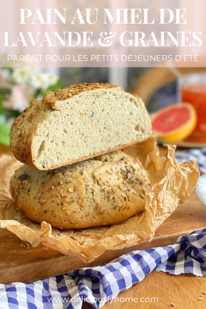 Pain au miel de lavande et graines toastées de Deliciously Home, une recette maison aux saveurs florales et toastées pensée pour accompagner les petits déjeuners et goûters d’été.