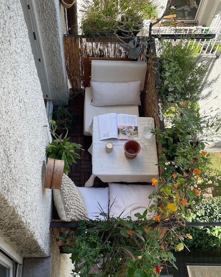 petit balcon amenagement cosy - Deliciously Home