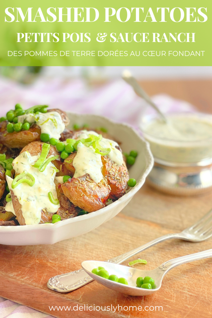 Des smashed potatoes croustillantes, une sauce ranch aux herbes fraîches et quelques petits pois pour une salade printanière pleine de texture. Retrouvez cette recette de saison sur Deliciously Home.