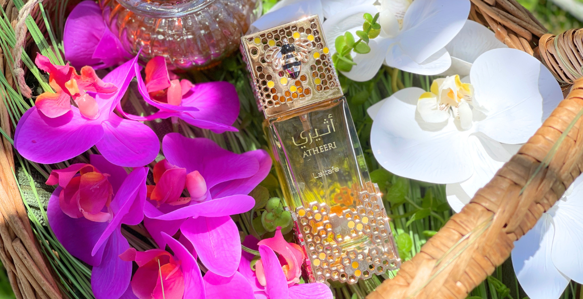 Atheeri de Lattafa, signature olfactive du mois de mai sur Deliciously Home. Un parfum floral gourmand lumineux évoquant un jardin exotique baigné de lumière entre printemps et été.
