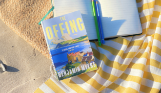 Un roman sur les rencontres, l’émancipation et ces conversations qui changent une trajectoire. Nous partageons notre avis complet sur The Offing dans notre nouvel article sur Deliciously Home.