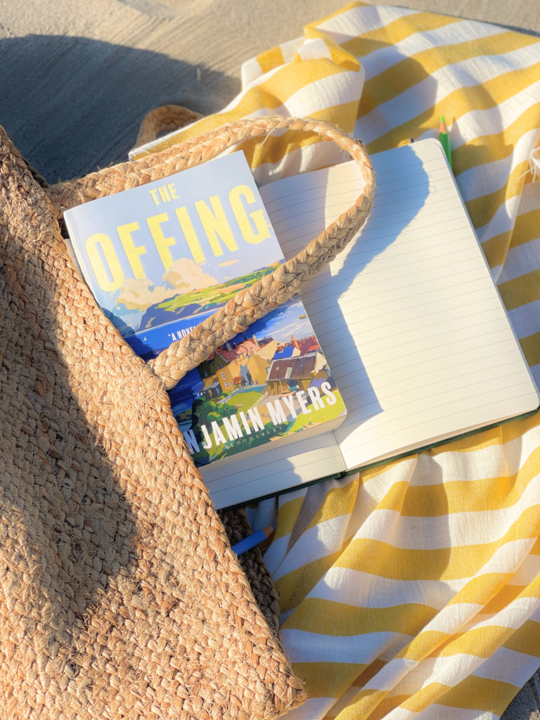 the offing benjamin myers deliciouslyhome article1 Carnet de notes, sac de plage et The Offing : tout ce qu’il fallait pour accompagner cette lecture estivale. Dans notre article, nous revenons sur ce qui fait de ce roman une si belle lecture d’été. À retrouver sur Deliciously Home.