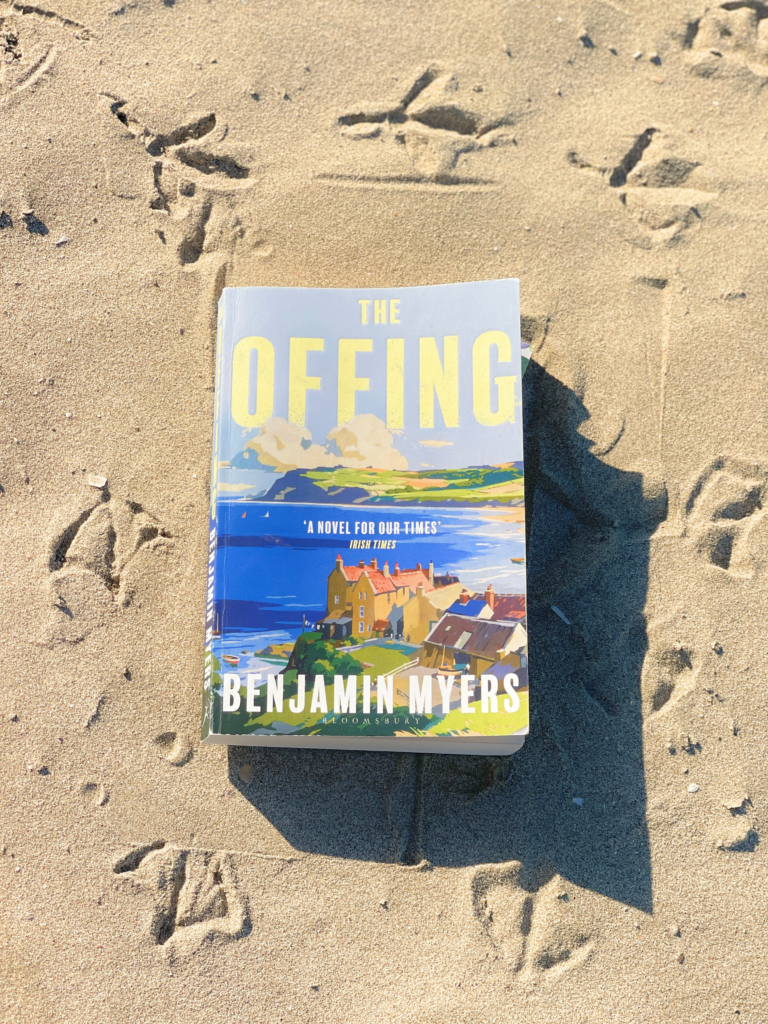 the offing benjamin myers deliciouslyhome article2 Impossible de photographier The Offing ailleurs que sur le sable tant ce roman respire la mer, l’été et l’appel du large. Nous revenons en détail sur cette lecture coup de cœur dans notre article à lire sur Deliciously Home.