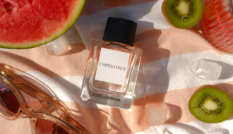 L’Impératrice de Dolce & Gabbana, signature olfactive de juillet sur Deliciously Home, ou comment retrouver par le parfum la fraîcheur et l’insouciance de l’été.