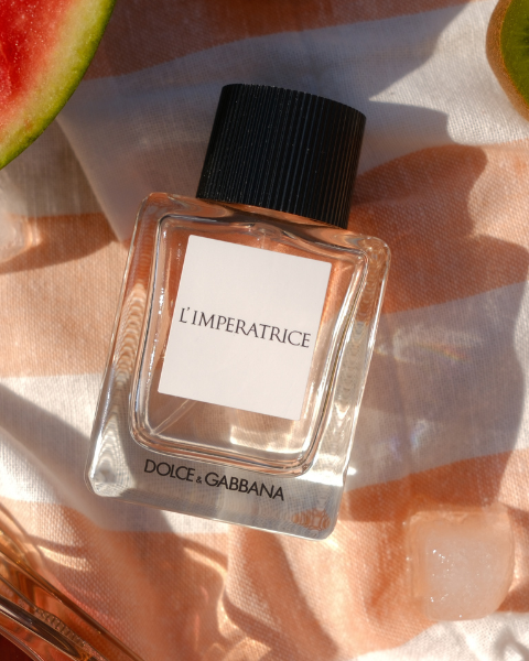 L’Impératrice de Dolce & Gabbana, signature olfactive de juillet sur Deliciously Home, ou comment retrouver par le parfum la fraîcheur et l’insouciance de l’été.