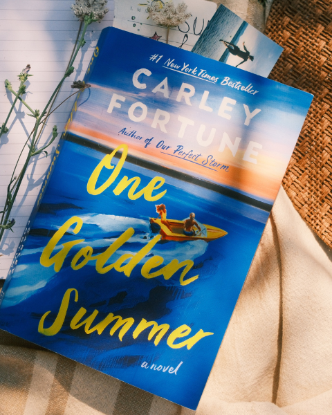 One Golden Summer de Carley Fortune, notre lecture estivale du mois d'août sur Deliciously Home, explore ces envies que l'on remet toujours à plus tard et le courage de s'autoriser enfin à les vivre.