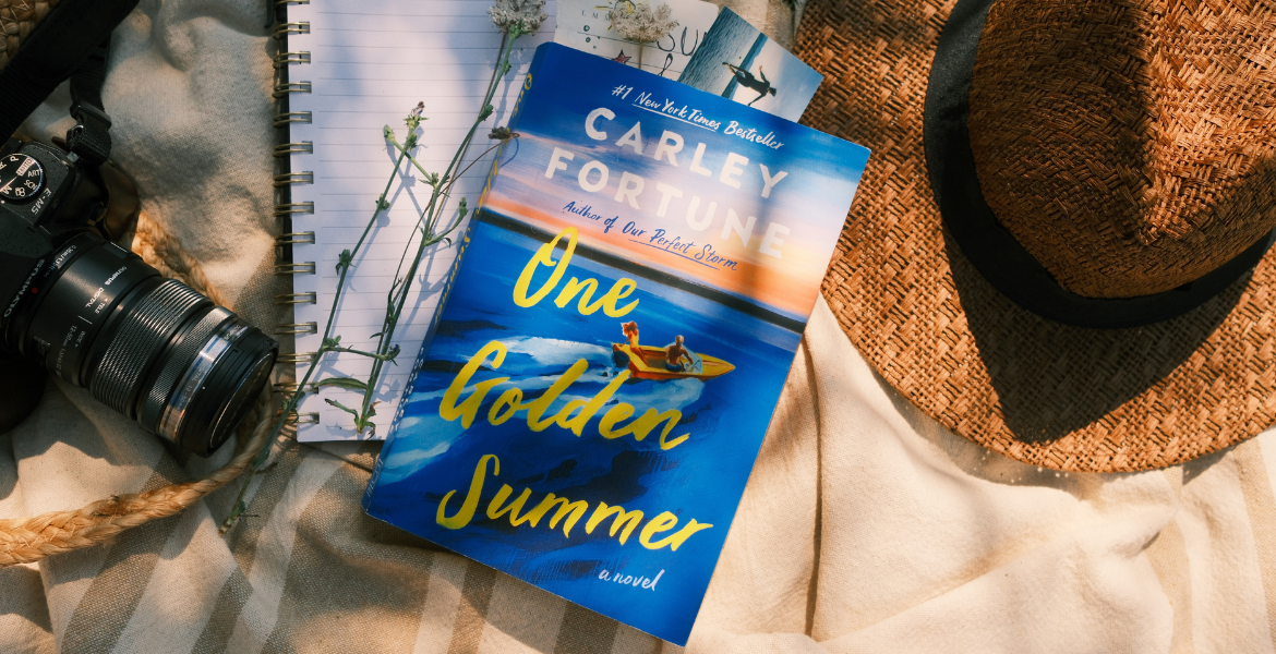 One Golden Summer de Carley Fortune, notre lecture estivale du mois d'août sur Deliciously Home, explore ces envies que l'on remet toujours à plus tard et le courage de s'autoriser enfin à les vivre.