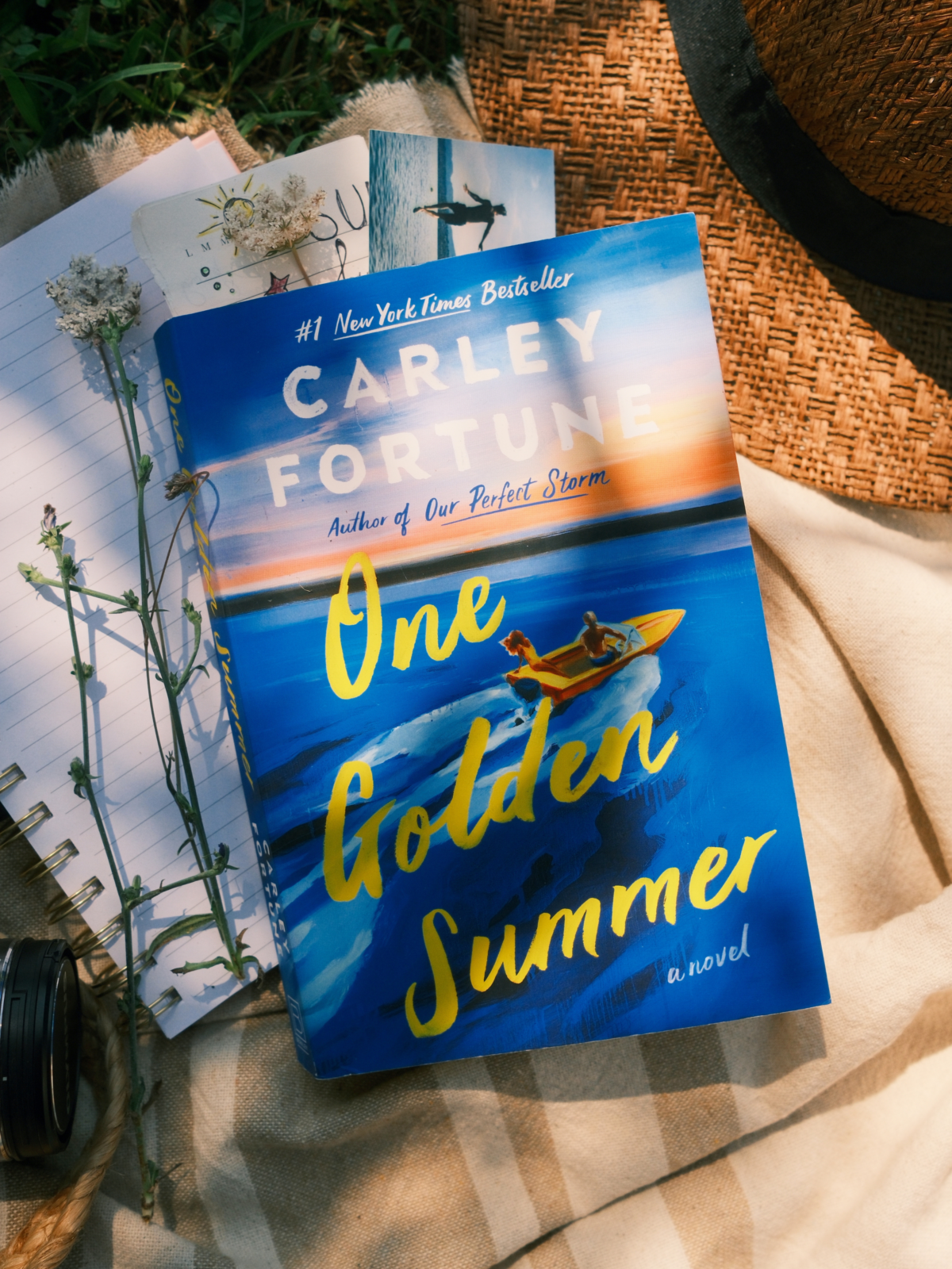 Le roman One Golden Summer de Carley Fortune accompagne une réflexion sur les souvenirs, la créativité et cette summer bucket list qui invite à transformer les envies laissées de côté en véritables expériences.
