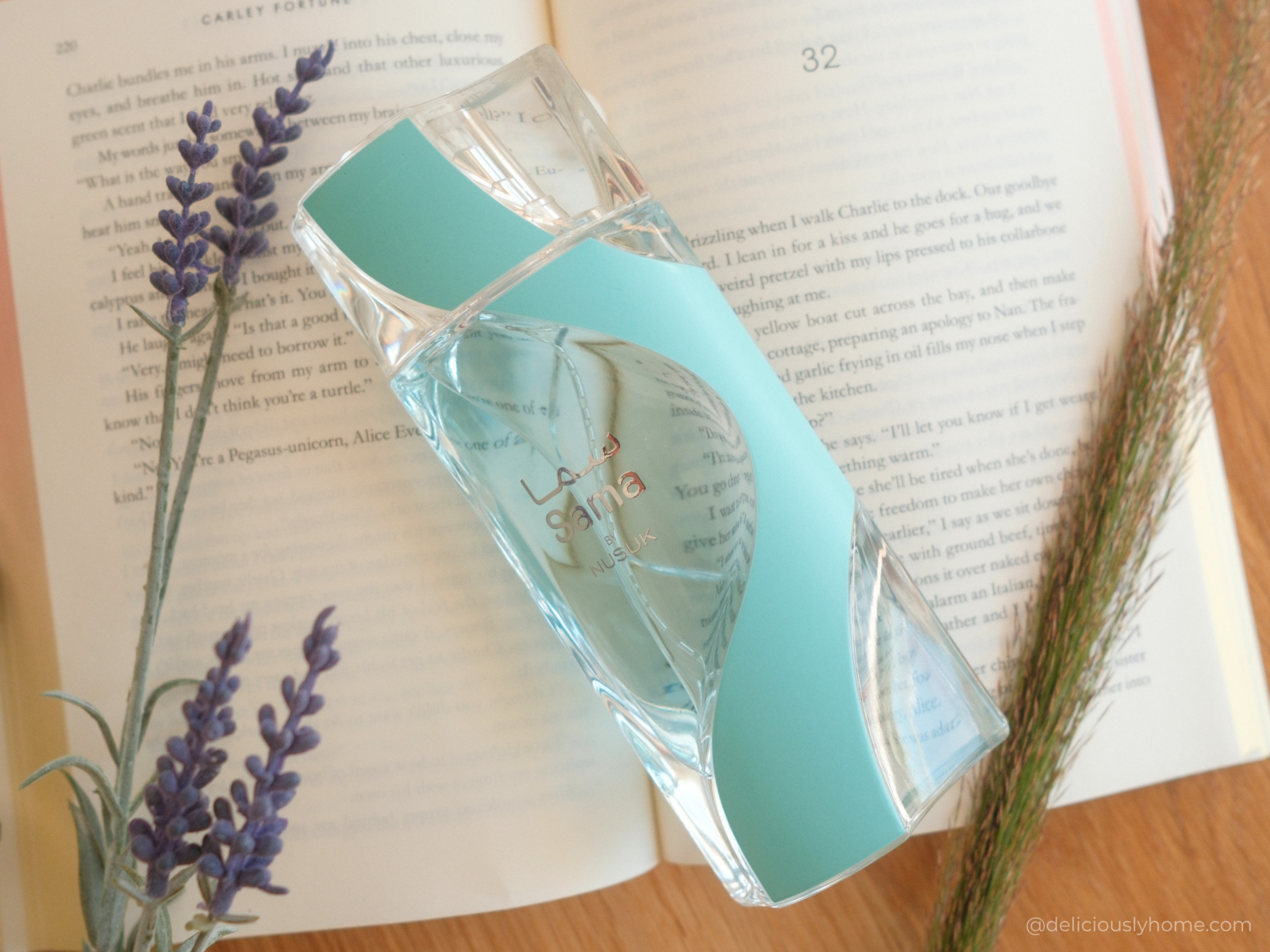 sama nusuk avis deliciouslyhome article 9 Sama et One Golden Summer se rencontrent autour du passage consacré à l’odeur de Charlie Florek. Le parfum devient l’aboutissement d’une enquête commencée à partir des indices laissés par Carley Fortune au fil du roman. Notre avis sur deliciouslyhome.com