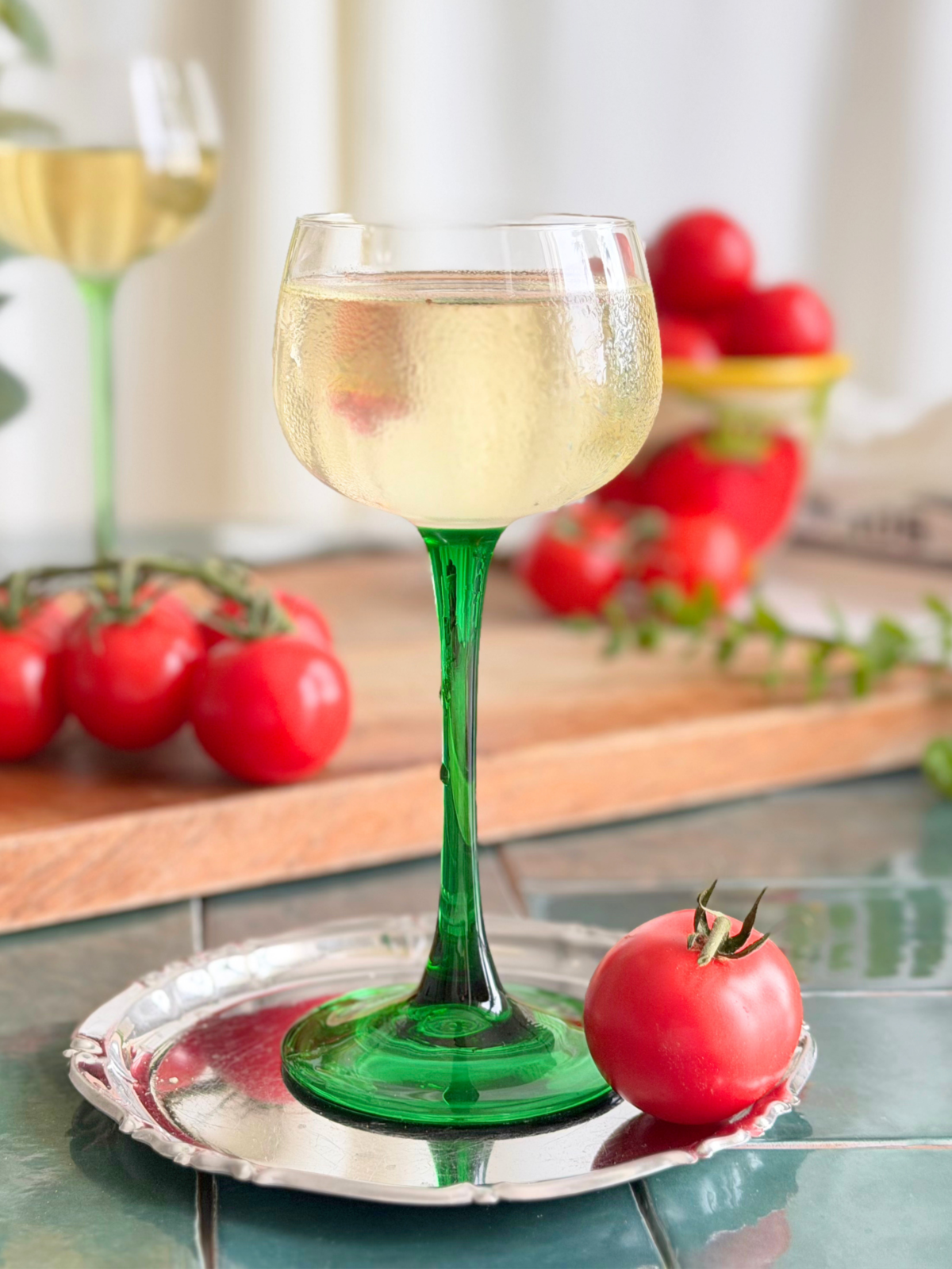 Un Tomatini frais et salin à la tomate clarifiée, servi bien froid pour l’apéritif d’été.